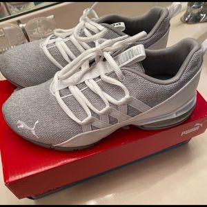 Women’s 6.5 Puma Riaze Prowl Sneakers